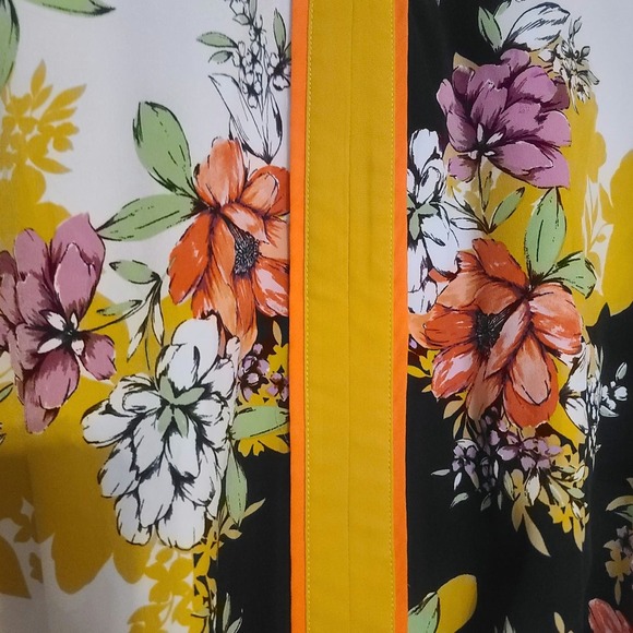 Cupio Floral Short Sleeve Tie Front Blouse - Picture 4 of 6